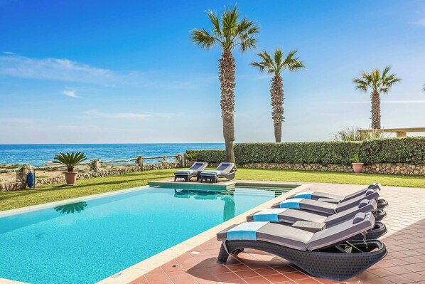 วิลล่า (3 Bedrooms) | ด้านหน้าที่พัก