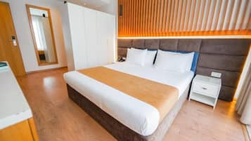 Standard Double Room | Minibar, laptop workspace, soundproofing, free WiFi