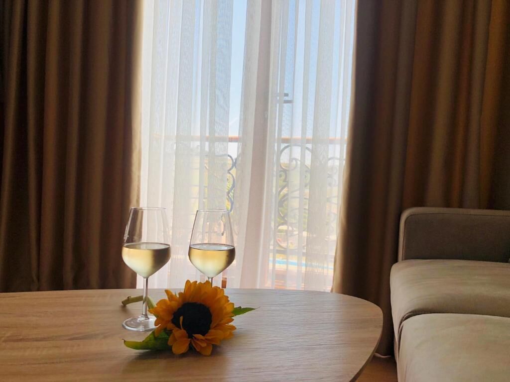 Deluxe Room | Minibar, laptop workspace, soundproofing, free WiFi