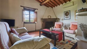 TV, fireplace - Fienile al Corno, Radda in Chianti, Siena and Chianti (Radda in Chianti)