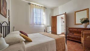 4 bedrooms, Internet, bed sheets