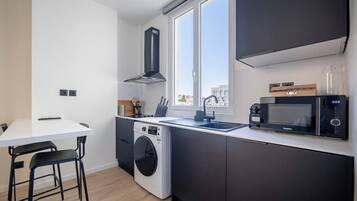 Fridge, microwave, stovetop, coffee/tea maker