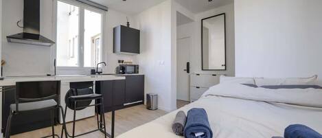 1 slaapkamer, een strijkplank/strijkijzer, wifi, beddengoed