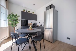 Fridge, microwave, stovetop, coffee/tea maker - 30 - Renovated Studio walking distance to Paris (Montrouge)