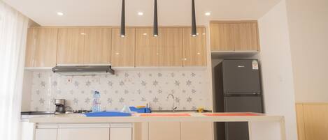 Fridge, microwave, oven, stovetop