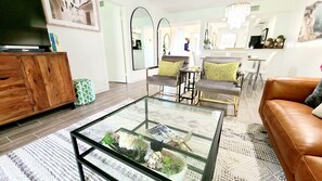 Smart TV, books - POSHPADZ PGA GOLF VILLA VERDE - Free WiFi Close to Beach (Palm Beach Gardens)