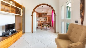 A living room with a TV, wooden cabinet, and a sofa. - 3635 Villa Dolce - App 2 by Barbarhouse (Ostuni)