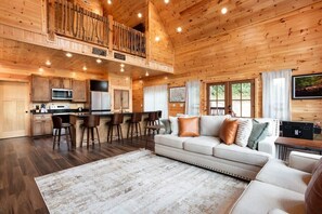 Televisión, chimenea y oficina 