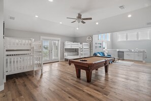 9 Schlafzimmer, Bügeleisen/Bügelbrett, kostenloses WLAN, Bettwäsche
