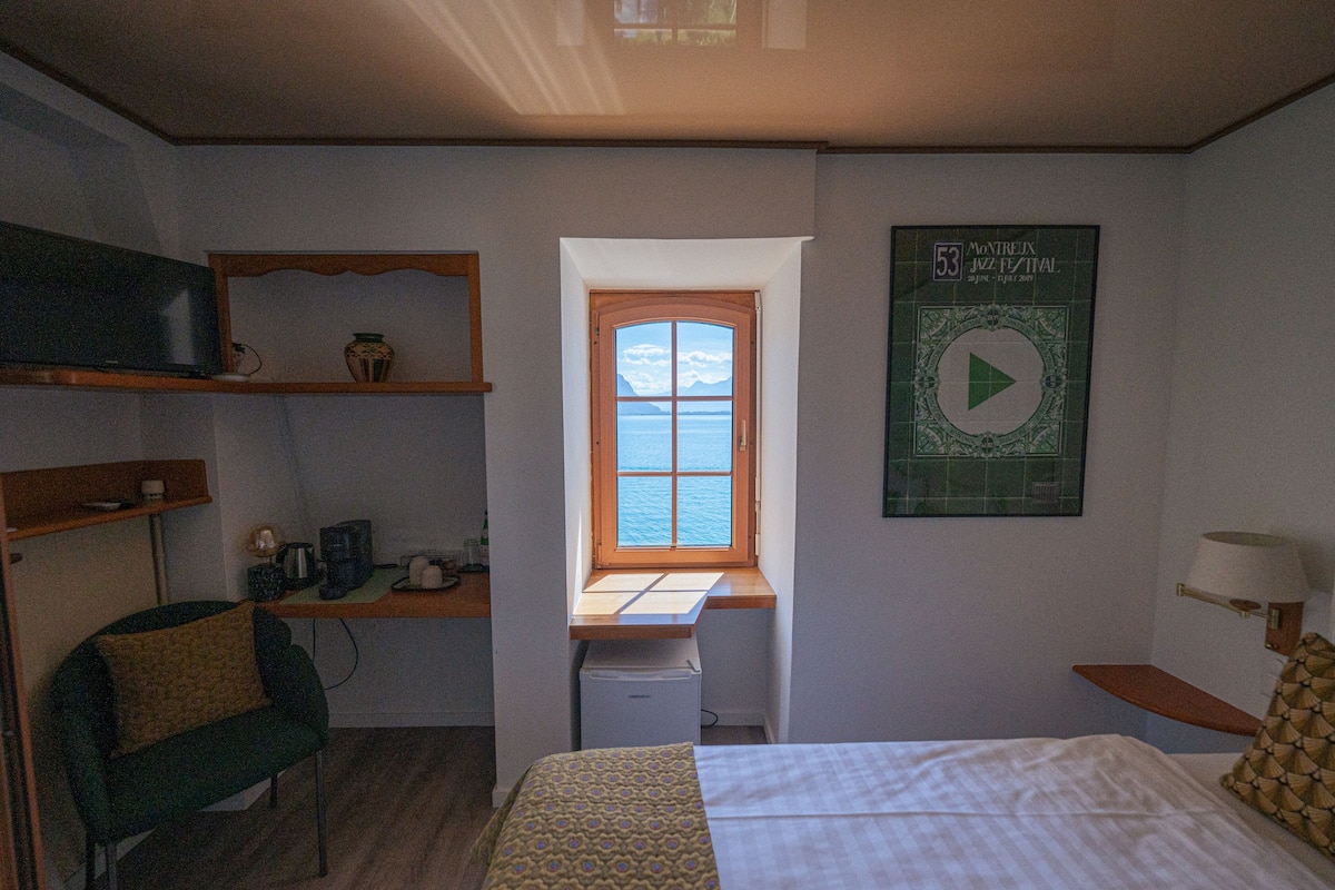 1 bedroom, premium bedding, minibar, in-room safe