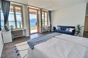 Junior Suite Panoramique, Terrace & Lake View | Premium bedding, minibar, in-room safe, blackout drapes - La Villa (Montreux)