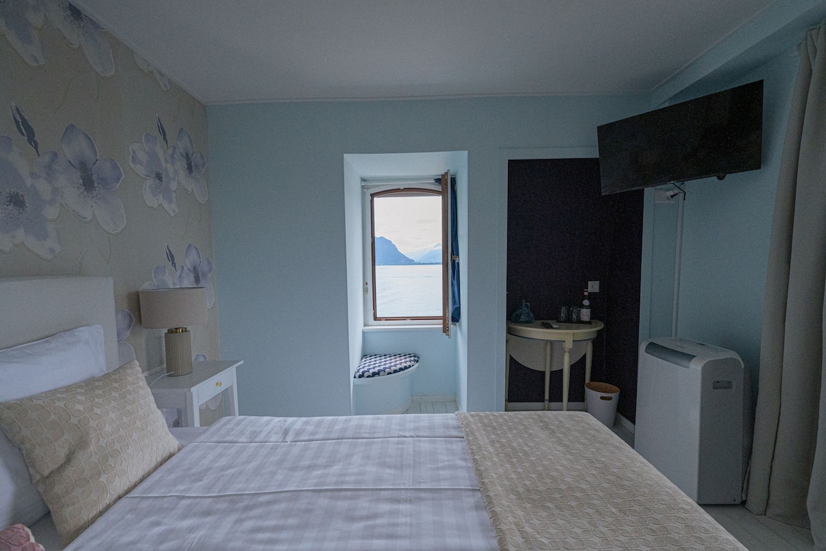 1 bedroom, premium bedding, minibar, in-room safe