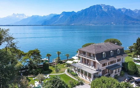 Exterior. La Villa