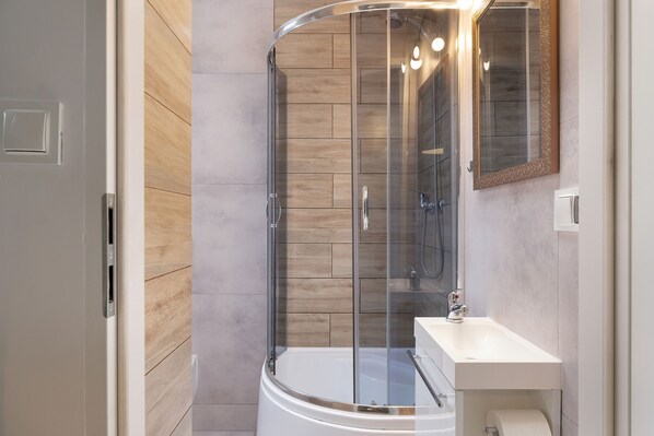 Shower, towels