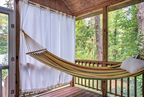 Property grounds - Heartwood Cottage | Tiny Home Retreat + Biltmore Pass | 10min to Asheville (Asheville)