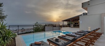 Villa Irena with heated pool and sea view
