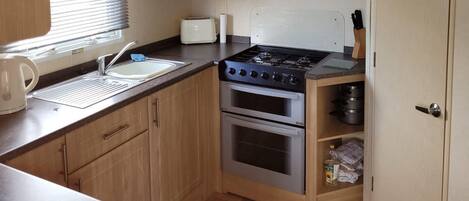 Fridge, microwave
