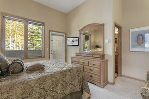 Condo, 3 Bedrooms | 3 bedrooms, laptop workspace, iron/ironing board, free WiFi - Sunvail Condos 31e 3 Bedroom Condo by RedAwning (Vail)