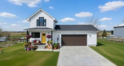 The Shelley Tiny House - Sleeps 5