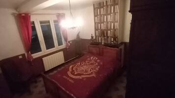 1 Schlafzimmer, Reisekinderbett