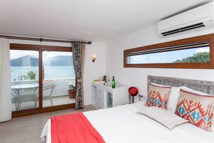 Deluxe Double Room, Sea View | Individually decorated, desk, laptop workspace, free WiFi