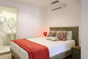 Family Double Room, 1 Double Bed, Garden View | Individually decorated, desk, laptop workspace, free WiFi