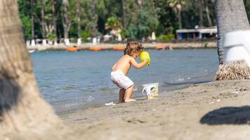 Beach nearby, beach bar