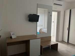 1 soverom, skrivebord, strykejern/-brett og wi-fi