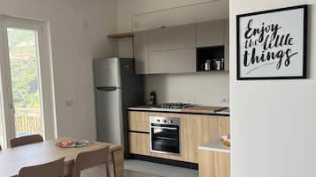 Kühlschrank, Ofen, Herdplatte, Geschirrspüler