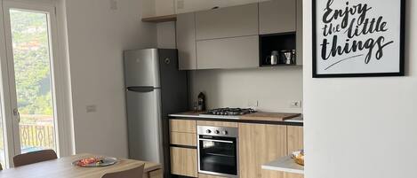 Kühlschrank, Ofen, Herdplatte, Geschirrspüler