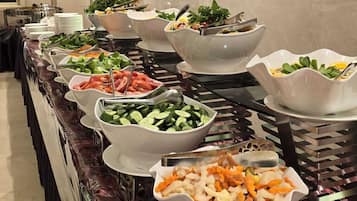 Desayuno continental (SAR 45 por persona)