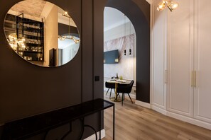 Studio Suite có thiết kế đặc sắc, 1 giường cỡ queen và sofa giường, không hút thuốc | Bộ đồ giường cao cấp, trang trí khác biệt 