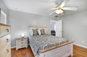 4 bedrooms, iron/ironing board, WiFi, bed sheets