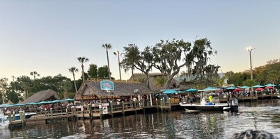 1-bedroom cottage and private boat dock on deepwater canal close to the springs 