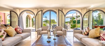 Entre Mer, Vignes et Golf , une Maison Entièrement Refaite en 2023