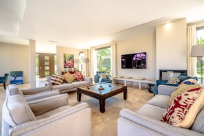 Smart TV, fireplace, table tennis, printers