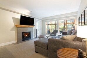 Televisión de pantalla plana, chimenea