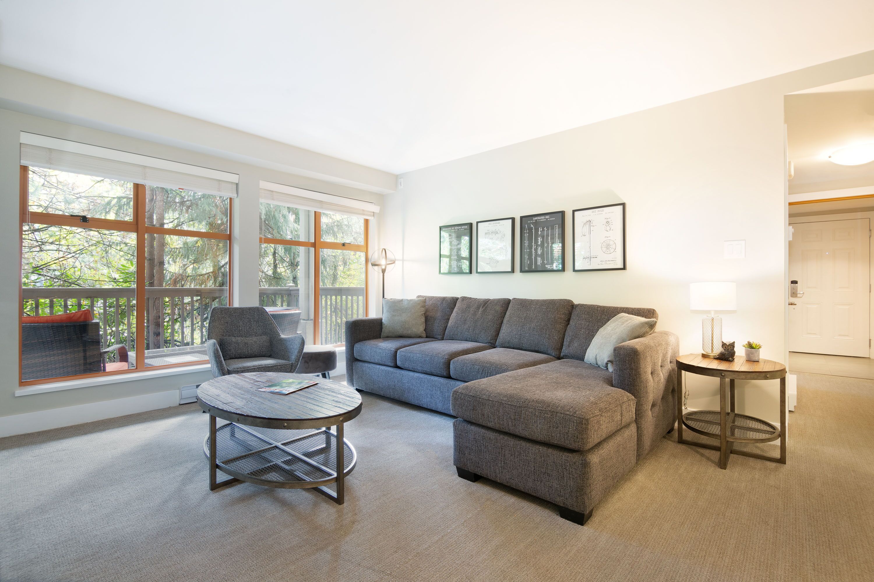 標準公寓 | 起居區 | 40-吋平面電視、有線頻道、壁爐