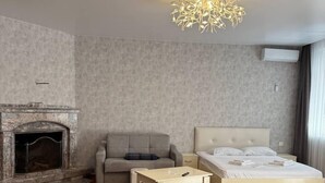 Habitación | Zona de estar | Televisión de pantalla plana de 22 pulgadas con canales digitales