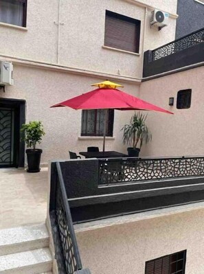 Outdoor dining - Niveau de Villa Avec Terrasse (El Biar)