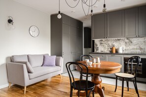 Comfort Studio Suite | In-room dining - RentPlanet - Apartament Rydygiera (Wroclaw)