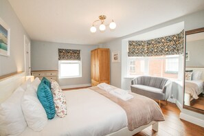 4 kamar tidur dan didekorasi berbeda-beda