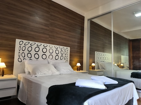 4 bedrooms, iron/ironing board, travel cot, free WiFi. Conforto e Piscina Para Grupos na Vila Madalena