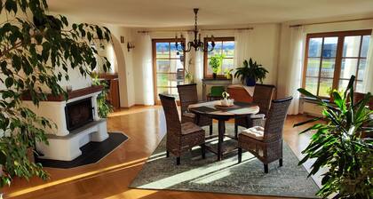 Großes Ländliches Haus mit Garten und Malerischem Ausblick, Beste Lage im Allgäu
