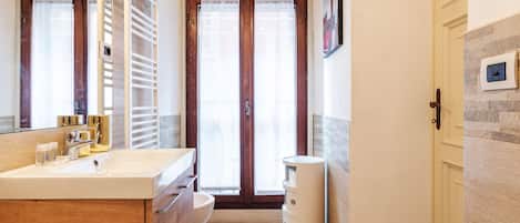 Apartment | Bathroom