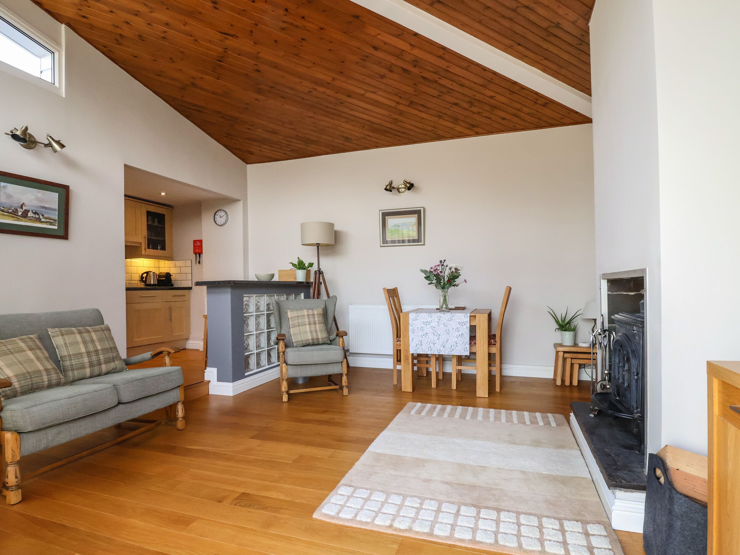 Bramble Lodge, Romantic, With Pool In Cuddington, Cheshire - Northwich