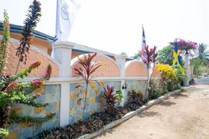 Front of property - Nana Adu's Guesthouse (Koforidua)