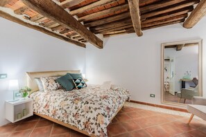 1 bedroom, iron/ironing board, free WiFi, bed sheets - Casa Al Dipinto, an Apartment with Garden (Lucca)