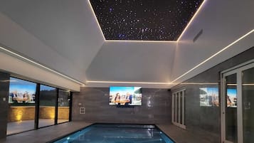 Innenpool, beheizter Pool