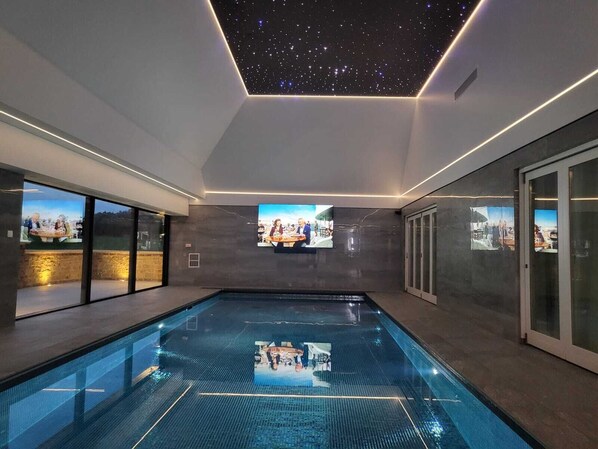 Indoor pool, a heated pool - Private secluded apartment with pool, hot tub, sauna and steam room just for you (Warnham)